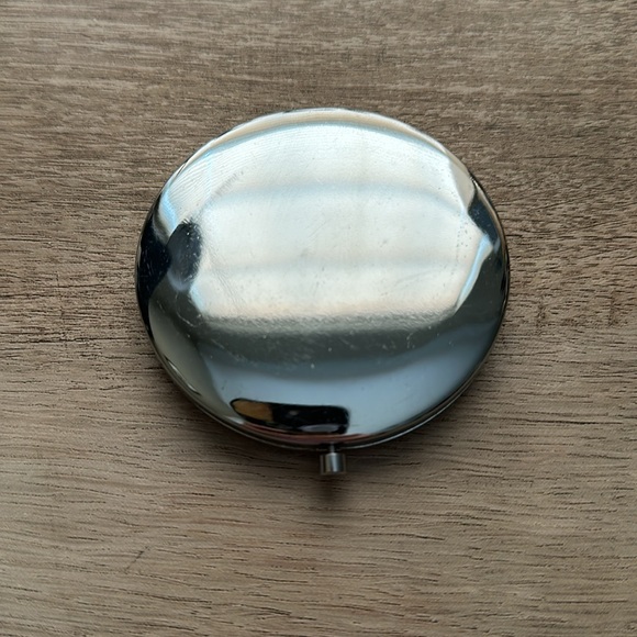 Mirror Compact - Picture 2 of 3